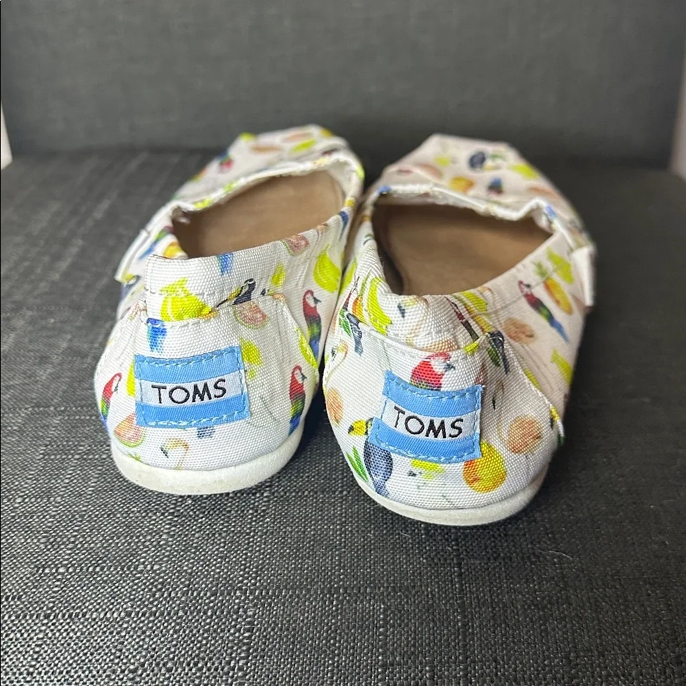 Toms Size 7 White with‎ Colorful Fruit Tropical Print Shoes - Picture 6 of 9